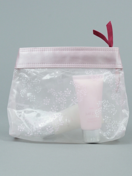 Комплект ( Косметичка, гель для душа, крем )