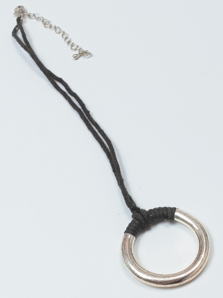 Кулон на шнурке